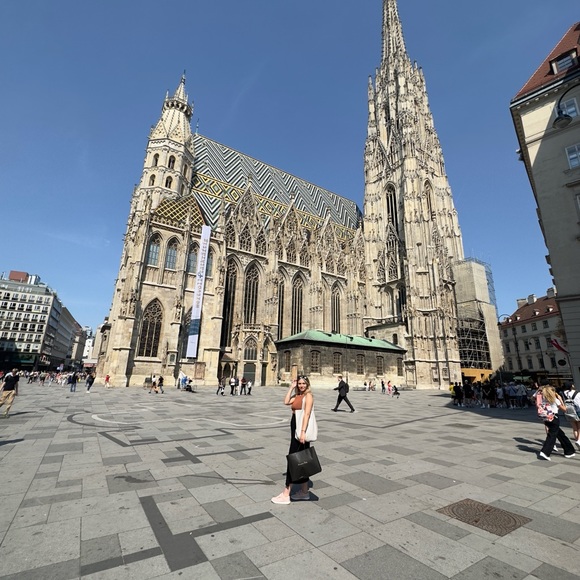 Meet your Posher, Riri - Picture 1 of 1